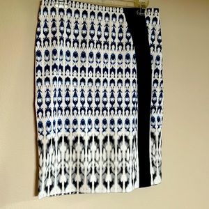 4 RACHEL ROY excellent condition like new pre-owned pencil back zip lined skirt